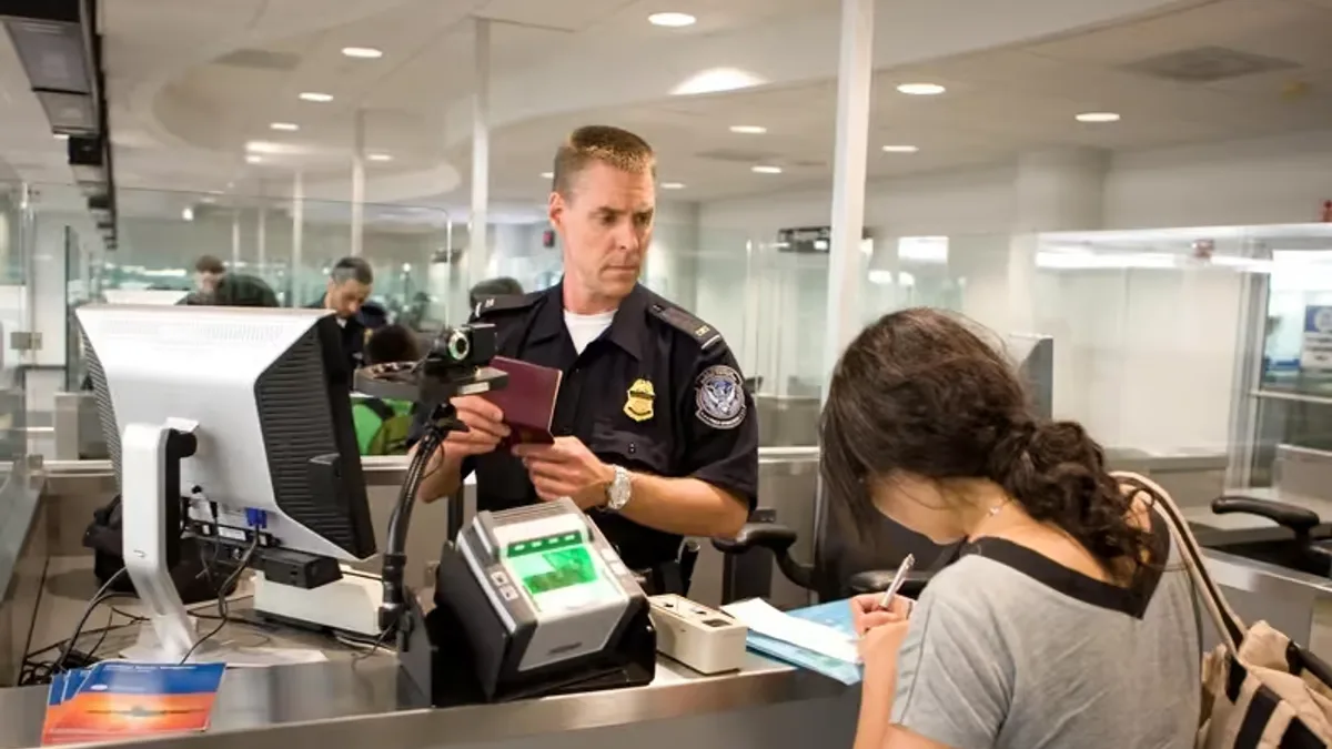 Visa H-1B : une taxe de 100 000 dollars a fait chuter les demandes de 87% aux États-Unis